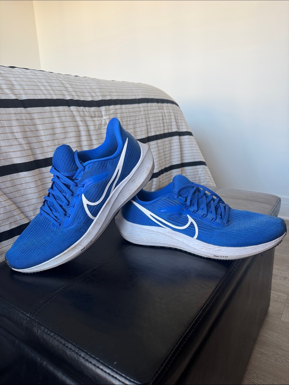 Nike Men's Athletic Air Zoom Pegasus 39 Shoes in Royal Blue with White Swoosh